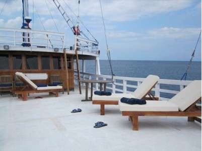 Сан-дэк на яхте Pearl of Papua