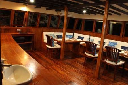 Ресторан на яхте Pearl of Papua