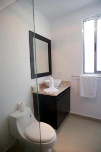 Ванная комната в номере в отеле Sunrise 42 Suites