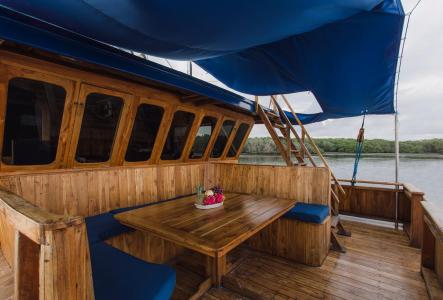 Салон на открытом воздухе на яхте Situju7