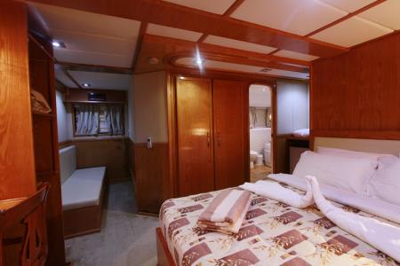Каюта Suite с двуспальной кроватью на яхте Marselia Star