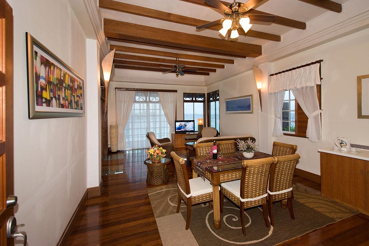 Бунгало, построенные над водой, в ресорте Mabul Water Bungalow