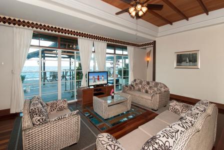 Бунгало, построенные над водой, в ресорте Mabul Water Bungalow