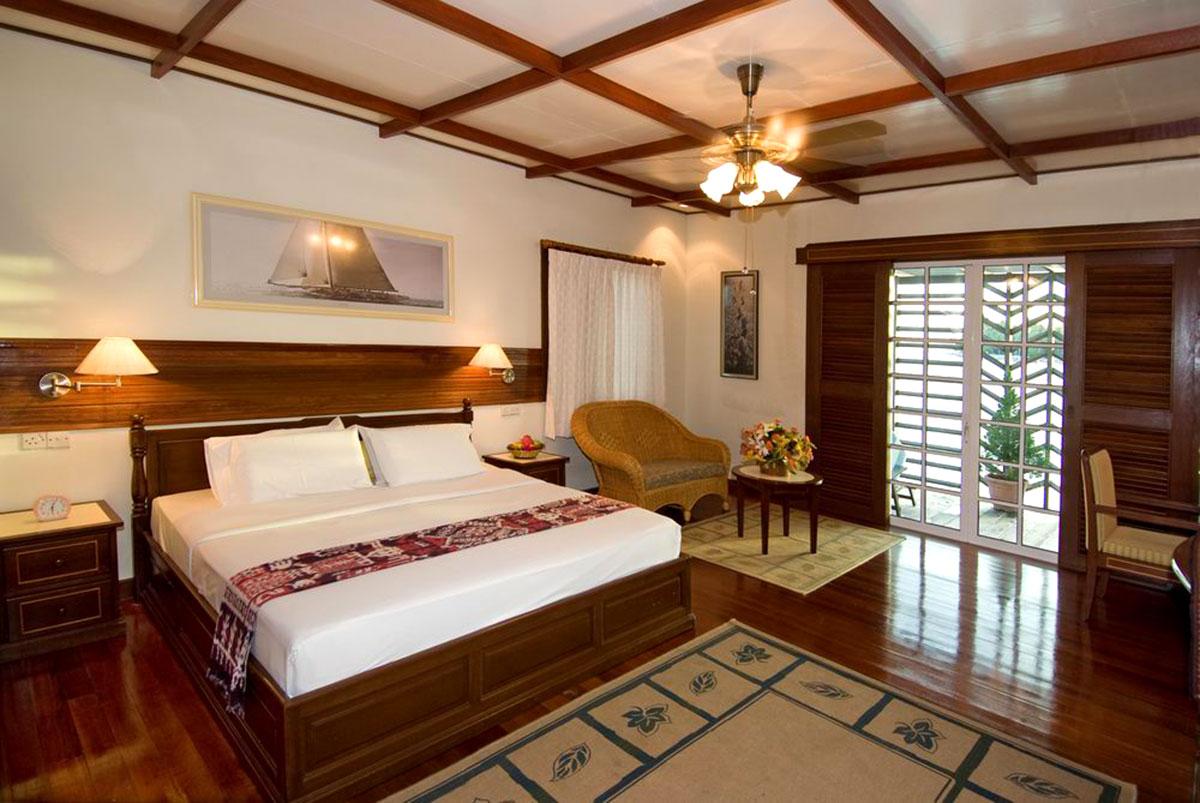 Бунгало, построенные над водой, в ресорте Mabul Water Bungalow