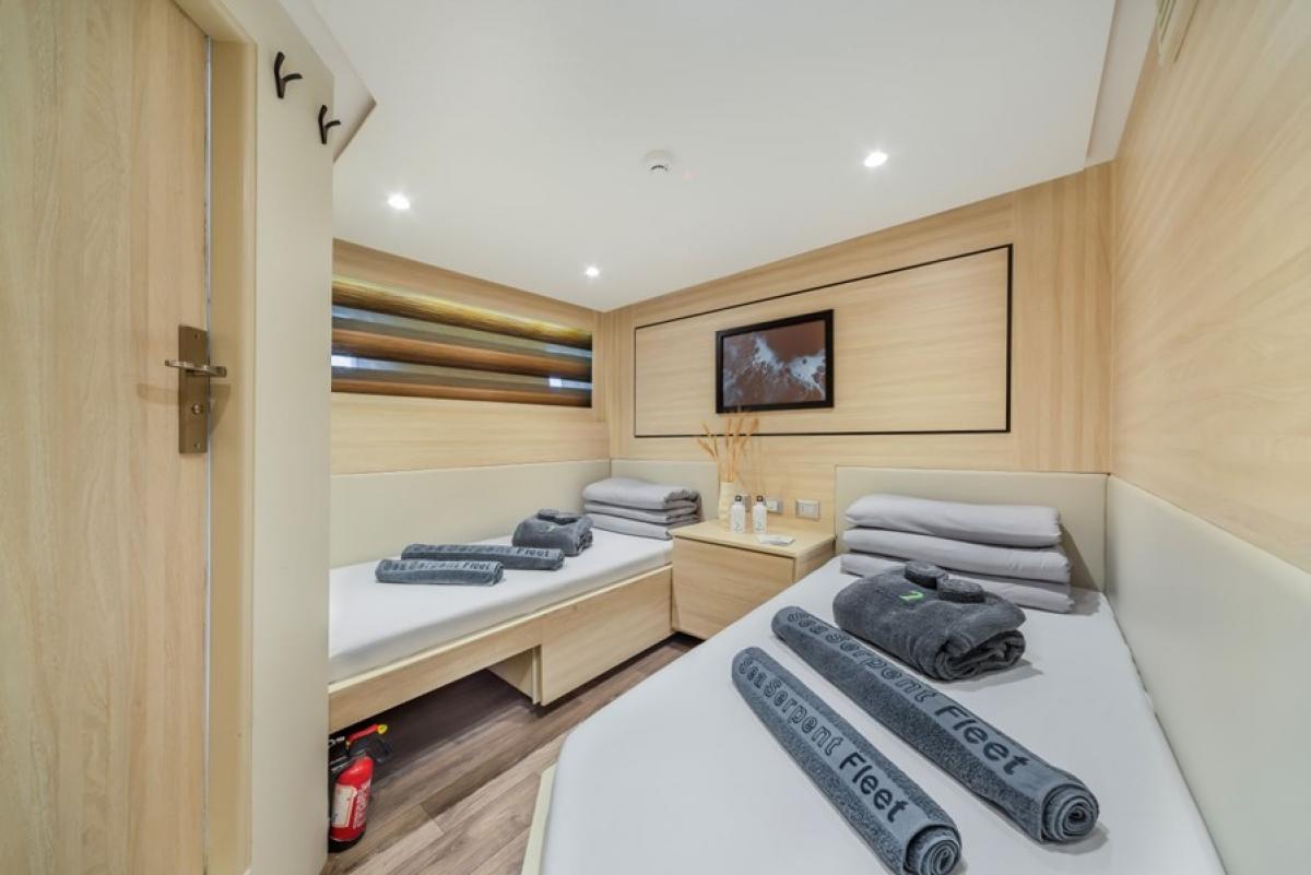 Sea Serpent Contessa