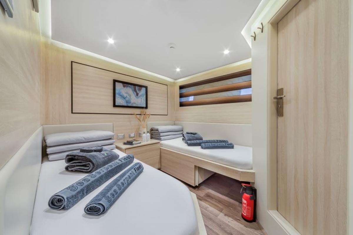 Sea Serpent Contessa