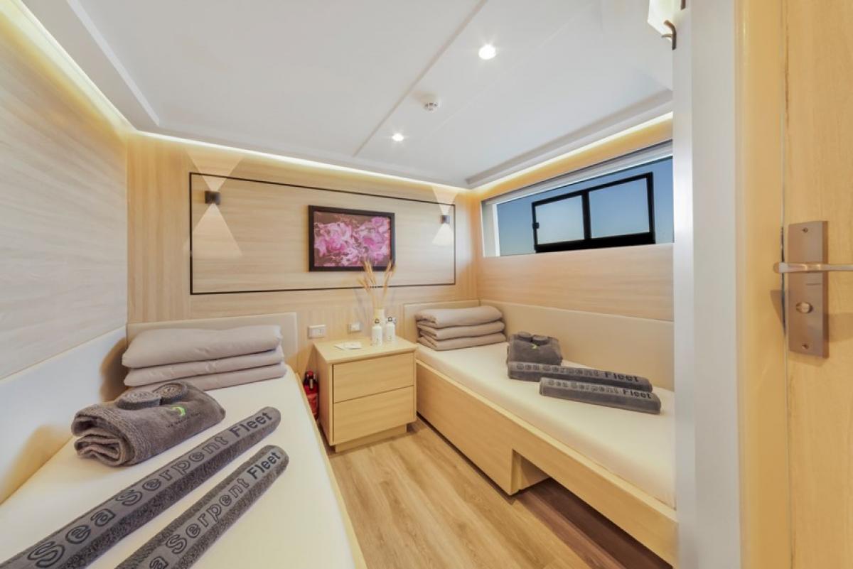 Sea Serpent Contessa