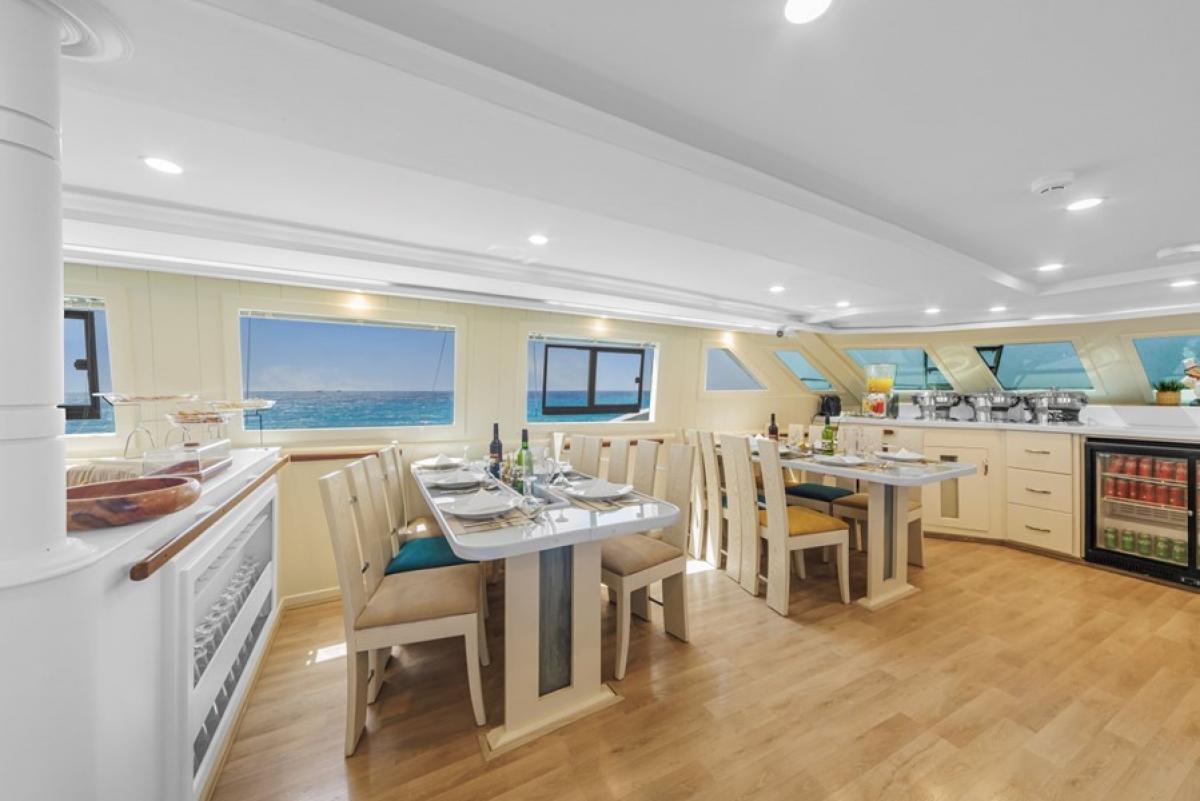 Sea Serpent Contessa