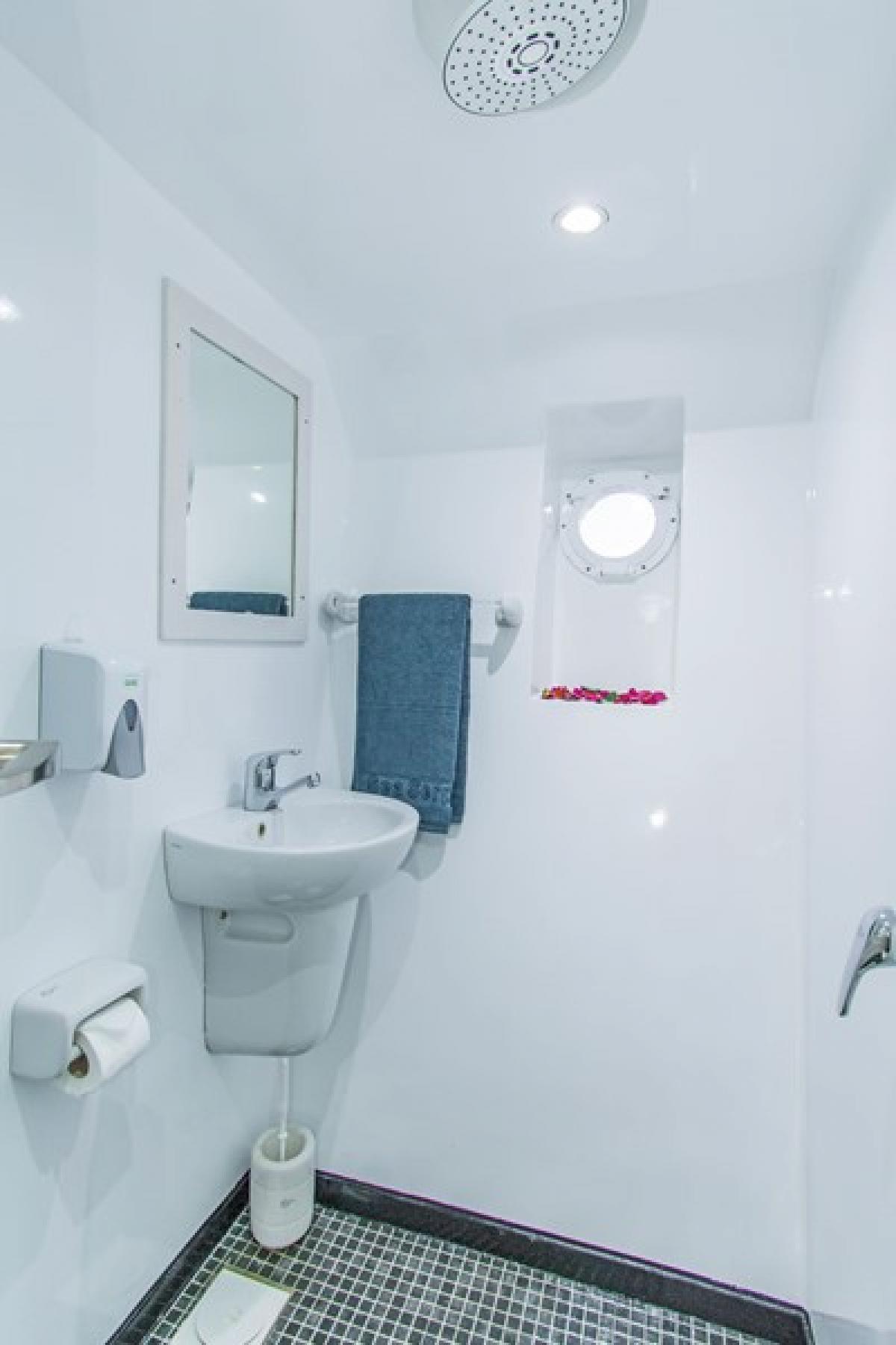 Sea Serpent Contessa