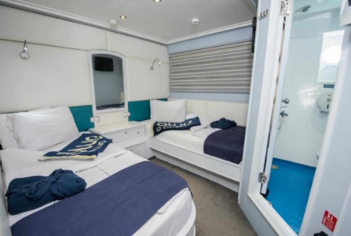 Каюта Classic с двумя раздельными кроватями на яхте Blue Fin